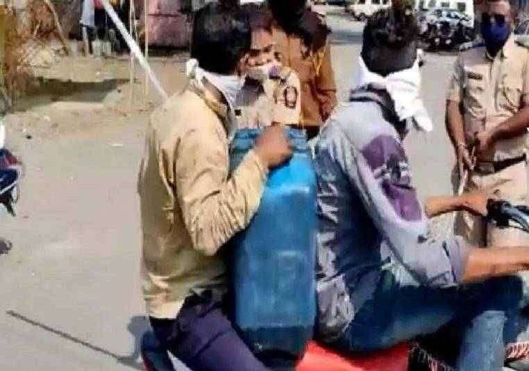 ?संतापजनक..पोलिसांनी घेतला लॉकडाऊनचा गैरफायदा...शेतकऱ्यांना मारहाण