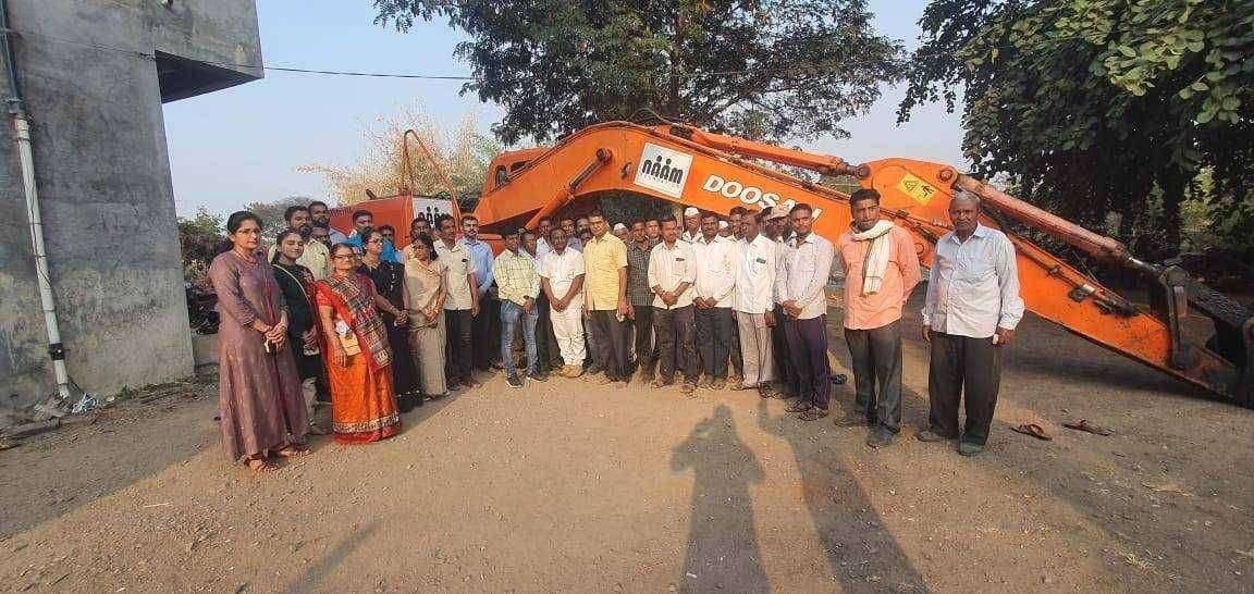 चाळीसगाव तालुक्यात नाम फाउंडेशनच्या सहकार्याने मिशन पाचशे कोटी लिटर जलसाठा अभियानाच्या नाला खोलीकरण व रुंदीकरण कामाचा बोढरे येथून शुभारंभ ६५ गावांमध्ये होणार जलसंधारणाची कामे