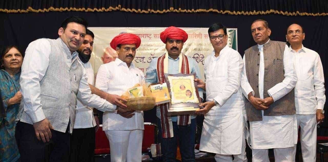 सह्याद्री फार्म्सची यंत्रणा युरोपच्या तोडीची" - बाळासाहेब थोरात  विलास शिंदे यांना रावसाहेब शिंदे स्मृती पुरस्कार प्रदान