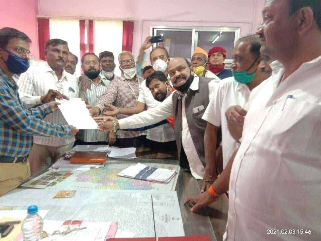 चिमूर अप्पर जिल्हाधिकारी कार्यालय सुरू करा. एसडीओ मार्फत मुख्यमंत्री यांना दिले निवेदन. आगामी चिमूर नप निवडणूक वर बहिष्कार टाकण्याचा दिला इशारा