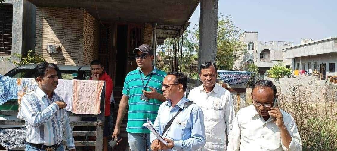 ?️अमळनेर कट्टा... जिल्हा प्रशासन अधिकारी सतीश दिघे साहेब यांच्या आढावा बैठकीत दिलेल्या निर्देशानुसार व म. मुख्याधिकारी यांच्या आदेशान्वये अमळनेर नगर परिषद क्षेत्रातील  अवैध नळ जोडणी धारक, घरपट्टी , नळपट्टी तसेच व्यावसायिक मालमत्ता थकबाकीदार यांच्यावर कार्यवाही