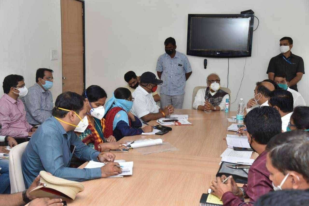 येवला तालुक्यातील विकासकामांचा घेतला आढावा व येवला शहरासह तालुक्याच्या शाश्वत विकासाचे नियोजन करावे: पालकमंत्री छगन भुजबळ