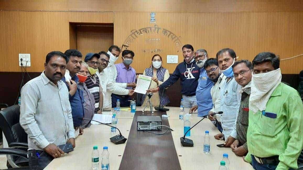 चिमूर क्रांती जिल्याह्याच्या निर्मितीसाठी चिमूर तालुक्यातील पत्रकार एकवटले... जिल्हाधिकारी यांच्या कार्यालयात दिले निवेदन