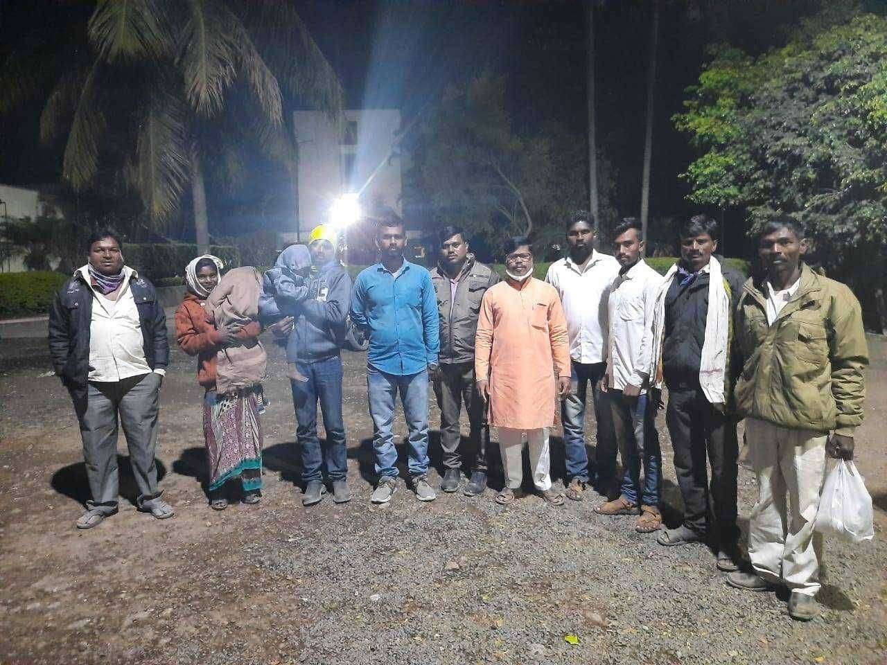 पुणे दौंड तालुक्यातून आदिवासी कुंटूबाची सुटका - बिरसा क्रांती दल ( BKD ) औंरगाबाद जिल्हाध्यक्ष केशव पवार यांनी केला संघर्ष