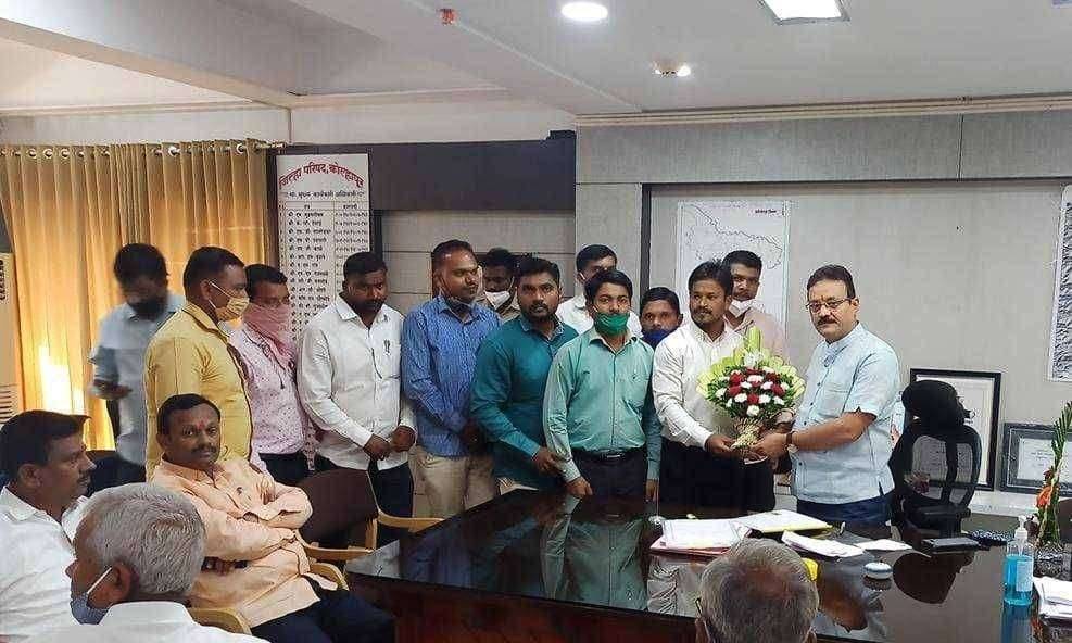 नूतन सी.ई.ओ. संजयसिंह चव्हाण यांचा महाराष्ट्र राज्य जुनी पेन्शन हक्क संघटने मार्फत स्वागतपर सत्कार...