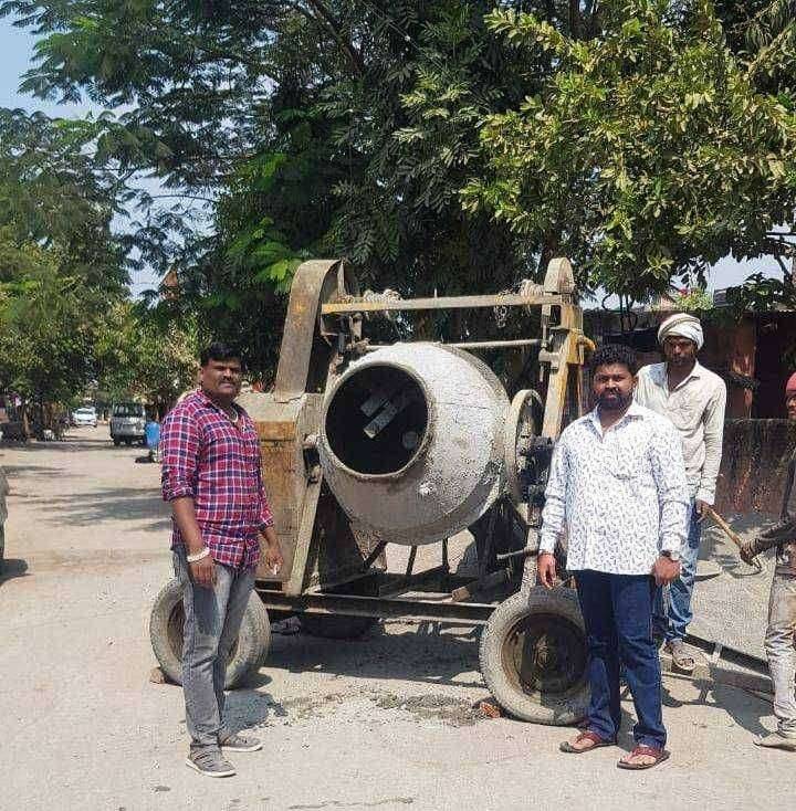 प्रभाग क्रमांक एक मध्ये कार्यक्षम नगरसेवक अक्षय गंगेकर यांच्या प्रयत्नाने गतिरोधक करून देण्याचे काम सुरू