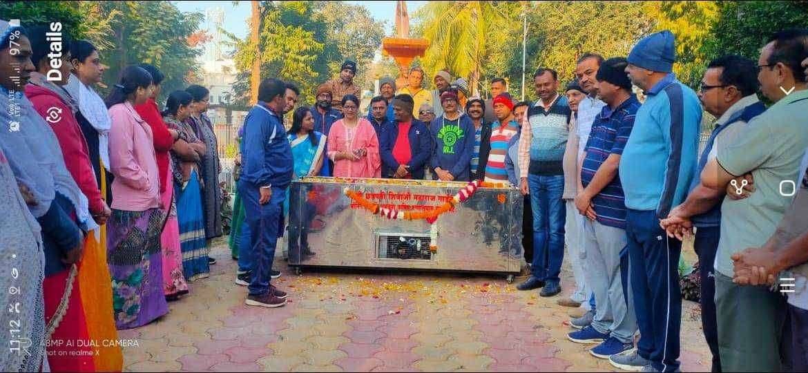 ?️अमळनेर कट्टा...छत्रपती शिवाजी महाराज गार्डन ग्रुपतर्फे ग्रामिण रुग्णालयास मिळाली शवपेटी रात्रभर पडणाऱ्या मृतदेहांची थांबणार अहवेलना..