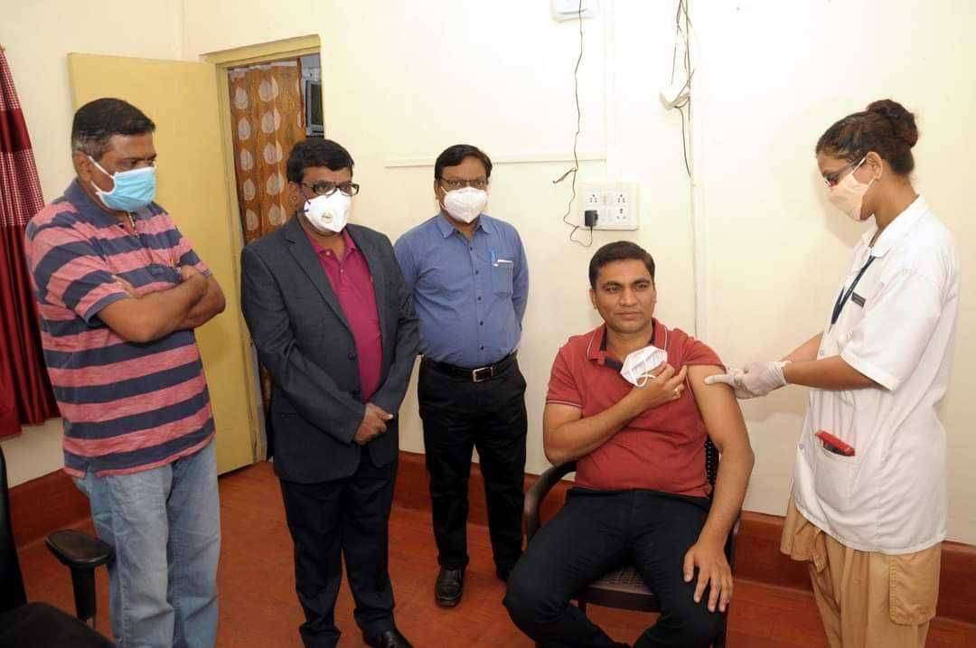 कोरोना लसीकरण करून घेण्याचे जिल्हाधिकारी डॉ.राजेंद्र भारुड यांचे आवाहन