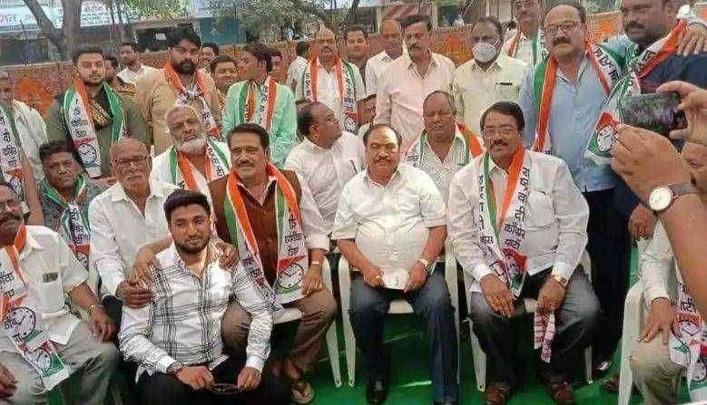 ?जळगांव Live..Big Breaking.. खडसेंचा करिष्मा ! निवडणुकीच्या तोंडावर भाजपला मोठं खिंडार , 31 आजी माजी नगरसेवकांचा कुटूंबासह राष्ट्रवादीत प्रवेश