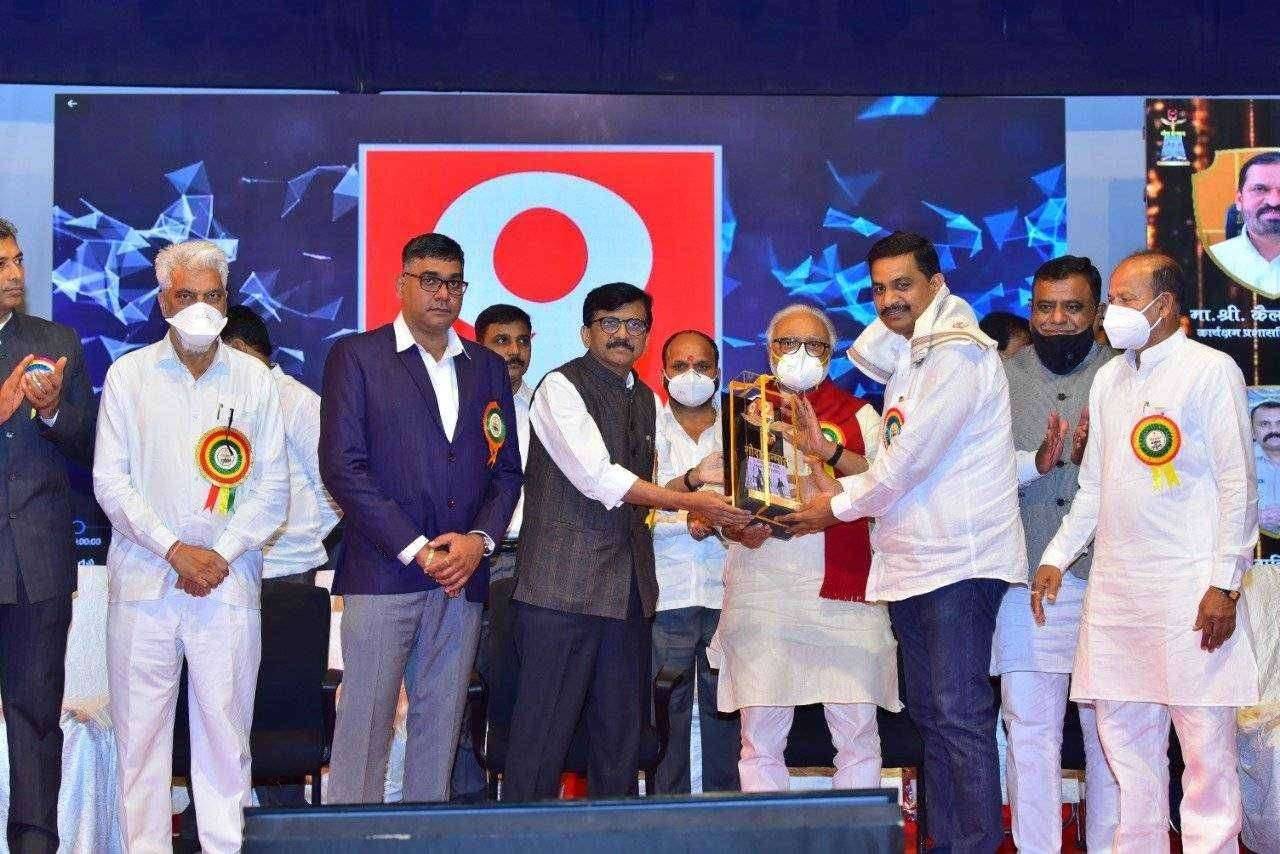 डीव्हीपी उद्योग समूहाचे अध्यक्ष श्री.अभिजीत पाटील यांना "आदर्श उद्योजक" पुरस्कार !