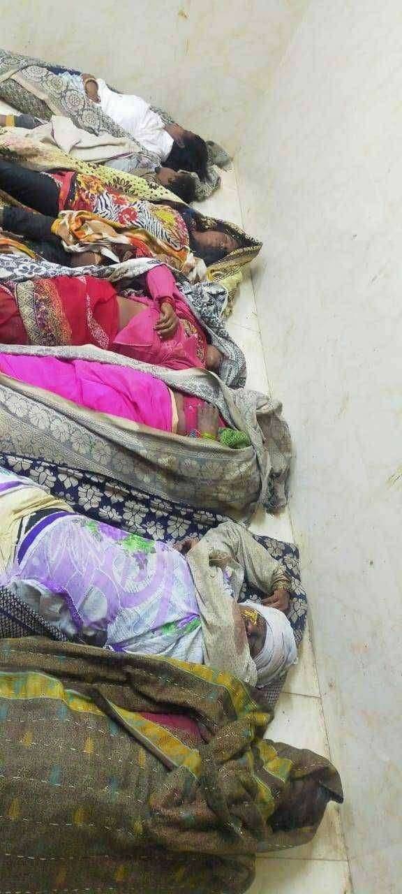 बऱ्हाणपूर अंकलेश्वर रस्त्यावरील किनगाव जवळ पपई भरलेला आयशर ट्रक पलटी होऊन पंधरा जण ठार ..