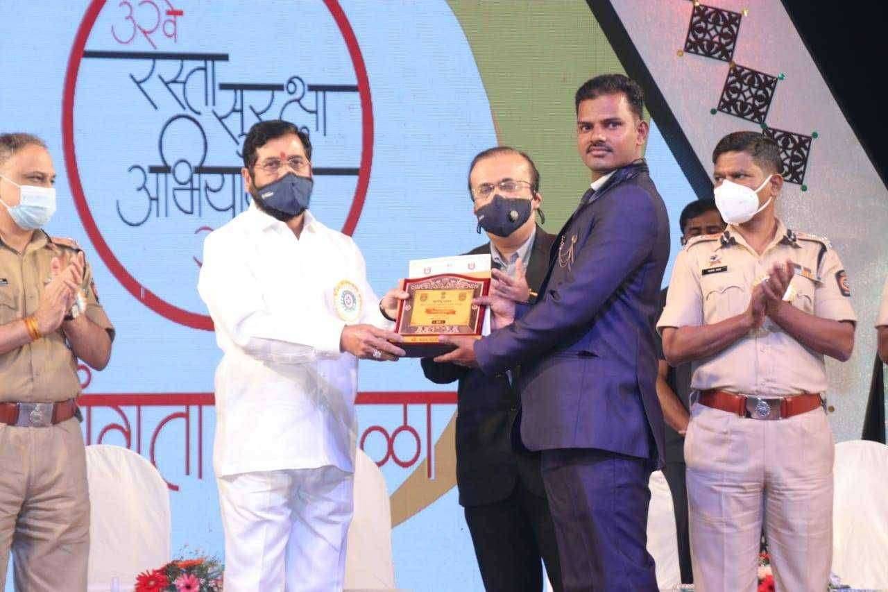 अंबरनाथ येथील राष्ट्रीय विश्वगामी पञकार संघ ठाणे जिल्हा उपध्यक्ष श्री.भरत बहिरा यांना ठाणे जिल्हा युवा पुरस्कार प्रदान