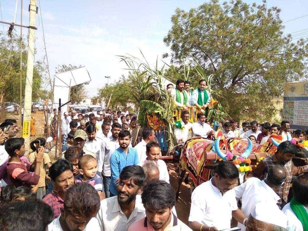 शेतकऱ्यांना २४०० रुपये प्रति टण ऊसाला भाव