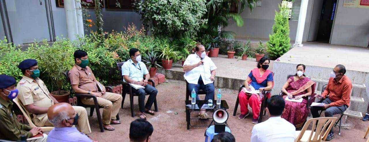 सुरक्षित जगण्यासाठी मास्क वापराच!- मंत्री हसन मुश्रीफ यांचे आवाहन.