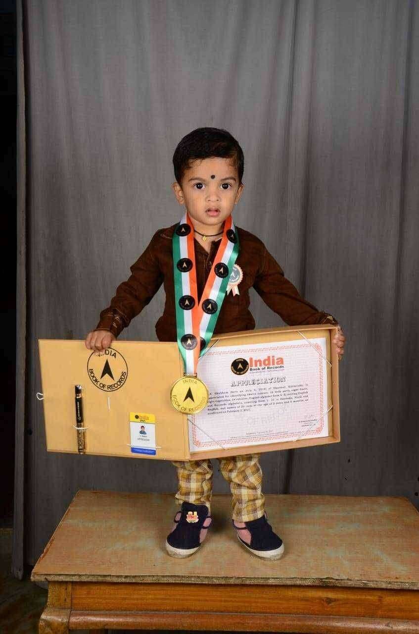 ईडीयन बुक आँफ रेकॉर्डस मध्ये एल.एस.शुभम