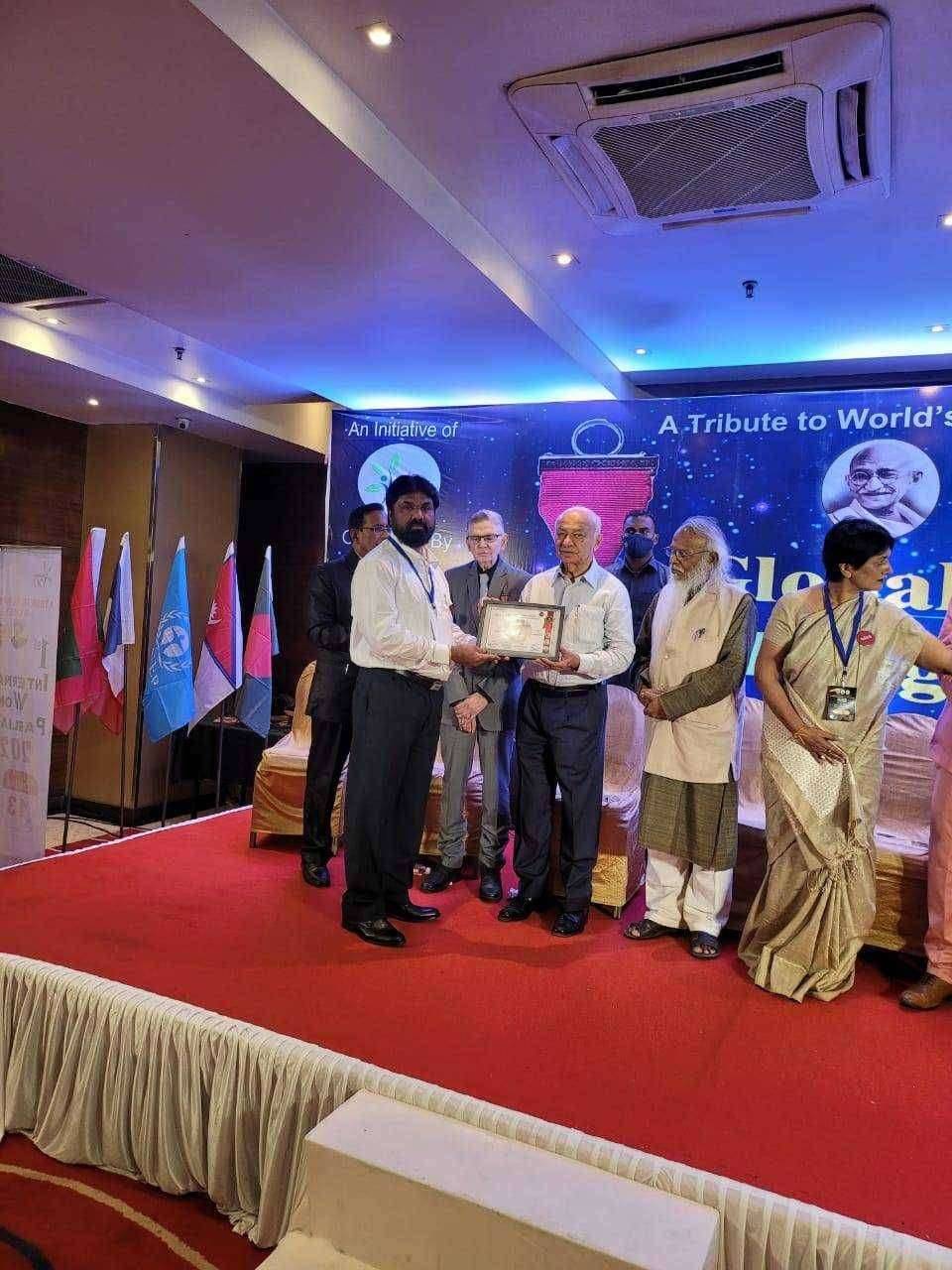 उद्योजक व दैनिक महाभारत मुख्य सपांदक श्री विजयकुमार वाव्हळ ग्लोबल चेंजमेकर अवॉर्ड ने सन्मानि