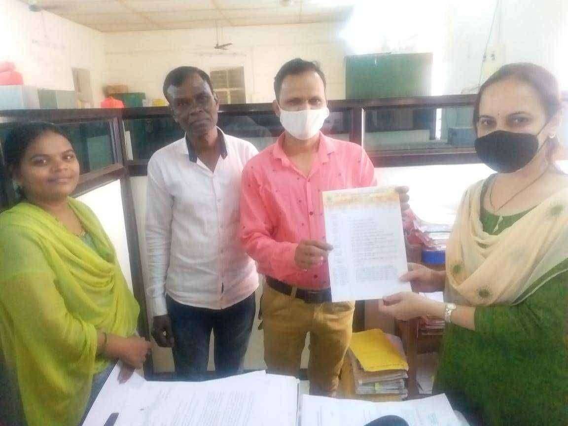 आमच्या हक्काच्या जागा तात्काळ भरा: मनोहर पाडवी उपविभागीय अधिकारी तथा प्रांताधिकारी दापोली यांना ऑल इंडिया आदिवासी एम्पलाईज फेडरेशन रत्नागिरीचे निवेदन