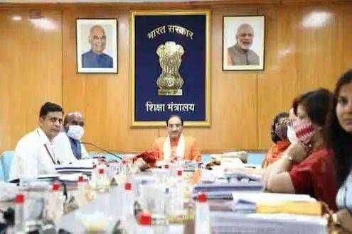 ?Big Breaking..आता पाठ्यपुस्तकं विकत घेण्याची गरज नाही, शिक्षणमंत्र्यांनी केली महत्त्वाची घोषणा