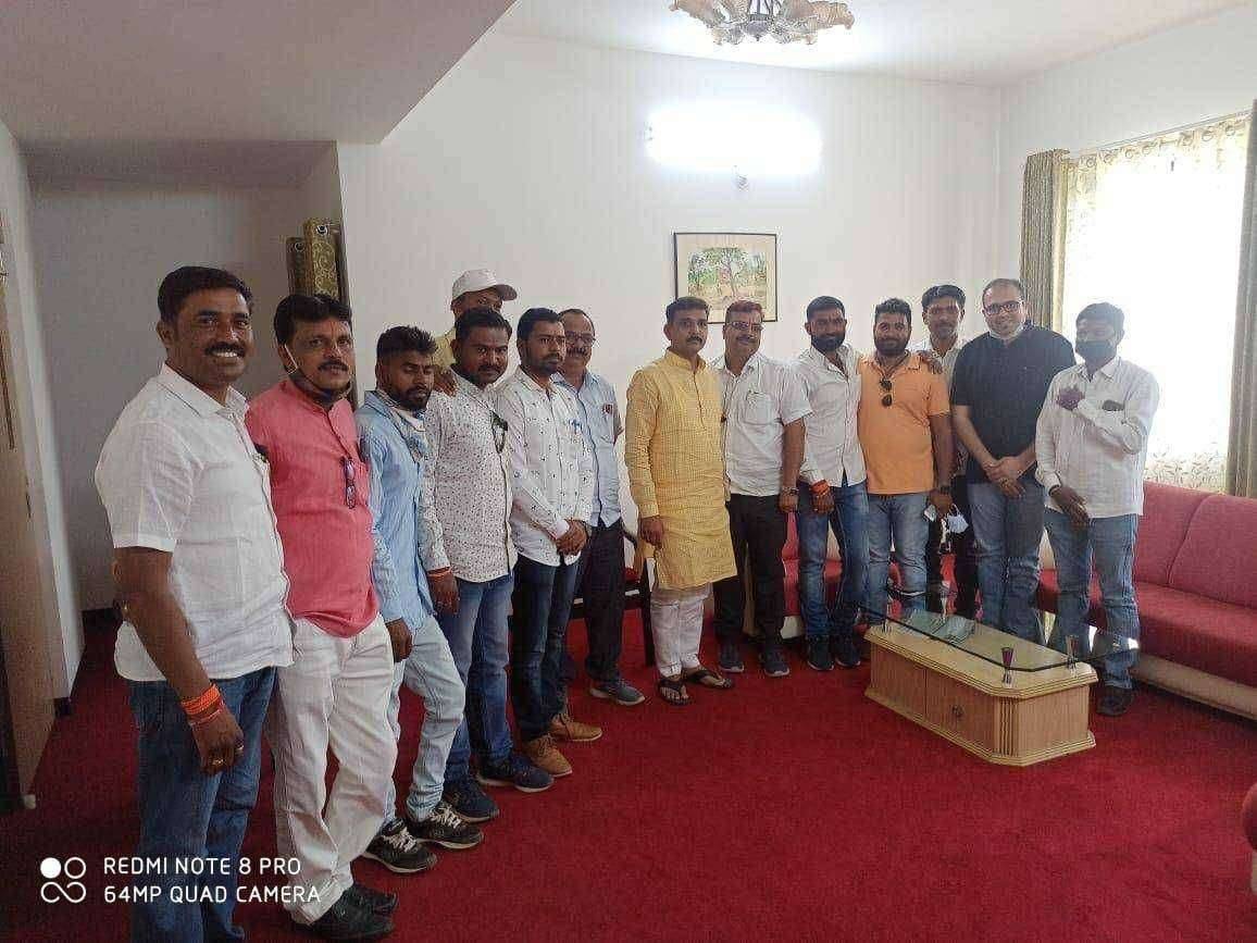 निष्ठावंताना डावलल्यामुळे दिंडोरी लोकसभेत युवासैनिक नाराज..