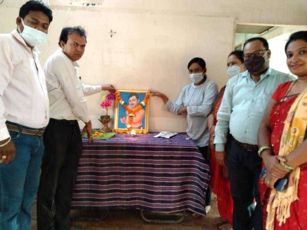 ?️ जळगाव LIVE सेवक सेवाभावी संस्था तर्फे चन्द्रशेखर आजाद यानां पुण्यतिथी निमित्त अभिवादन