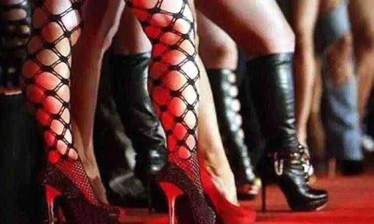 ? मोठी बातमी : स्पा सेंटरच्या नावाखाली सुरू असलेल्या ' सेक्स ' रॅकेटचा पर्दाफाश...!5 तरुणींची सुटका..!