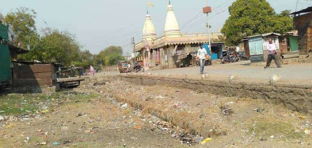 मरीमाता मंदिर व खाँजानगर गेट समोरील नाल्यात साचलेल्या घाणपाणी कचर्‍यामुळे आरोग्य धोक्यात !सावदा न,पा शहर स्वच्छता ठेवण्यात मागे नागरीकांत संताप