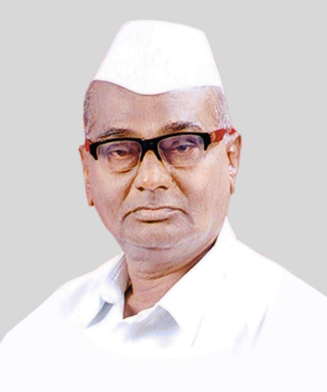 अॅड. सुभाष सोनवणे यांच्या निधनाने सामाजिक व सहकार क्षेत्रातील समर्पित व्यक्तीमत्व हरपले - मंञी छगन भुजबळ