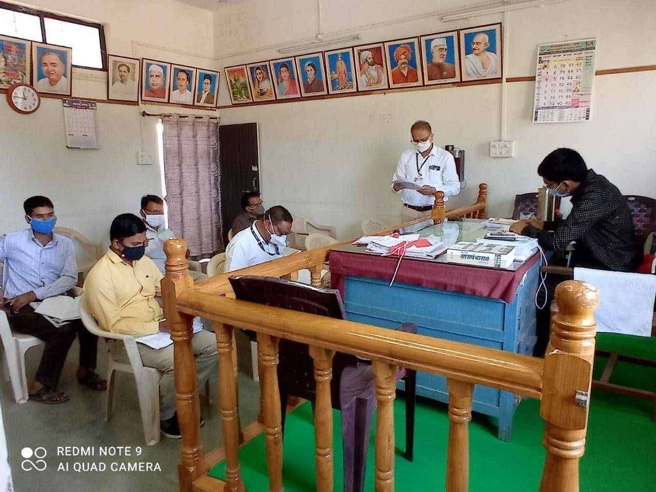 शाळाबाह्य़ विशेष शोध मोहीम प्रभावीपणे राबवून स्थलांतरित मुलांना शिक्षणाच्या मुख्य प्रवाहात आणणे हिच खरी सामाजिक जबाबदारी.- तहसिलदार किशोर मराठे.