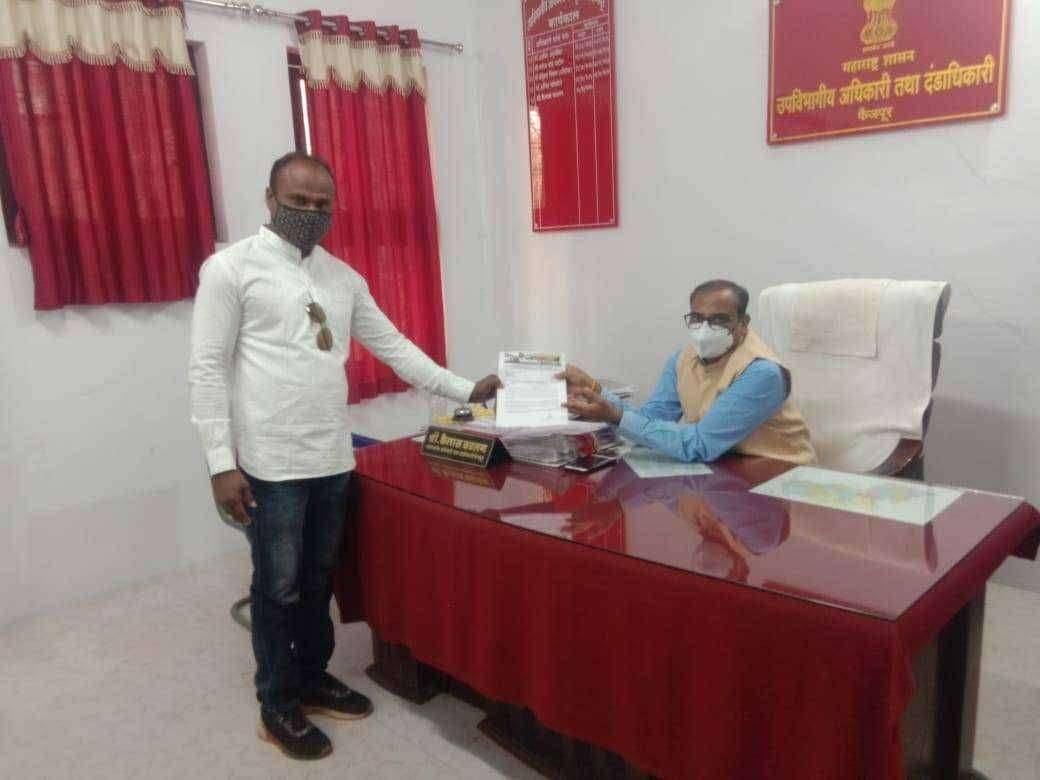 फैजपुरात शेतकरीविरोधी कायद्याच्या विरोधात प्रांत अधिकारी यांना निवेदन