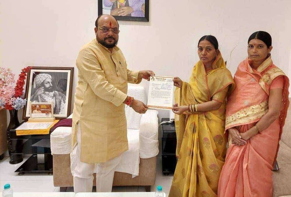 भोसे प्रादेशिक पाणीपुरवठा योजना तात्काळ सुरु करा. पाणीपुरवठामंत्री ना. गुलाबराव पाटील यांचे निर्देश राज्याचे पाणीपुरवठा मंत्री नामदार गुलाबराव पाटील यांना भोसे प्रादेशिक पाणीपुरवठा योजना सुरु करण्या संदर्भात निवेदन देताना शैलाताई गोडसे