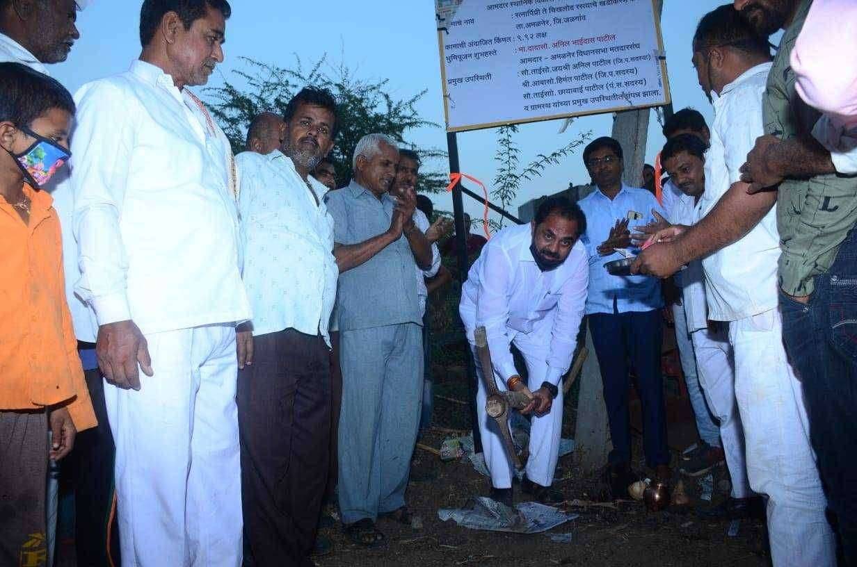 ?️ अमळनेर कट्टा... रत्नापिंप्रीत आमदार निधितून मिळालेल्या विविध विकास कामांचे आमदार अनिल पाटील यांच्या हस्ते भूमिपूजन.