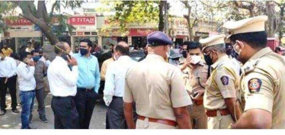 ?जळगांव Live... आणि जिल्हाधिकारी स्वतः उतरले रस्त्यावर..!सोबत जिल्हा पोलीस अधीक्षक देखील..!