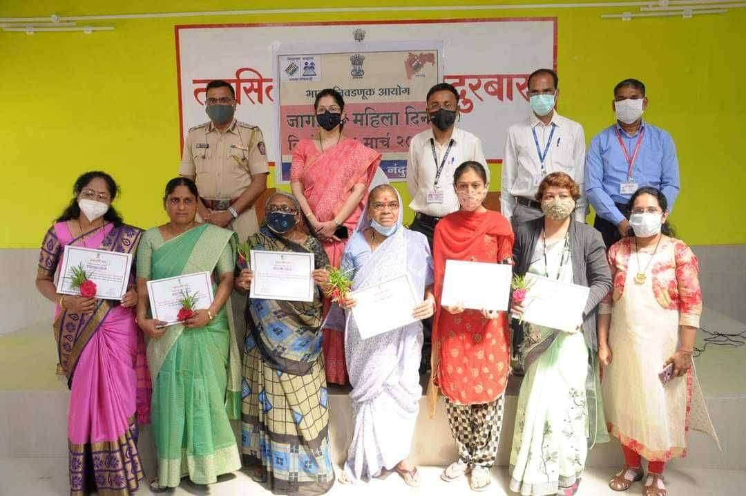 जिल्हाधिकारी कार्यालयात महिला कर्मचाऱ्यांसाठी स्वतंत्र कक्ष जिल्हाधिकाऱ्यांकडून महिला दिनाची भेट