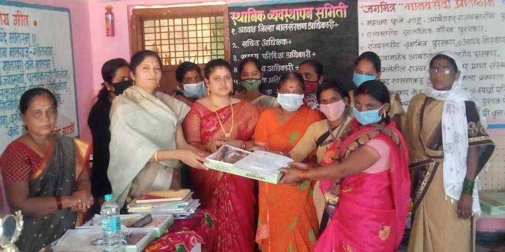 मानवसेवा प्रतिष्ठानचा "आदर्श महिला बचत गट पुरस्कार" कोपरेगावच्या अहिल्यादेवी महिला बचत गटाच्या अध्यक्षा सुनिता घुले यांना प्रदान?