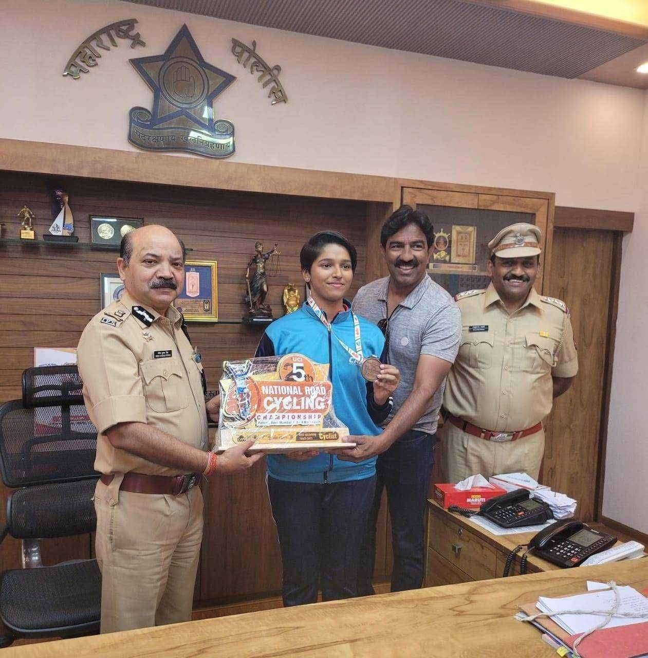 ?️ अमळनेर कट्टा... स्नेहल माळीला राष्ट्रीय सायकलिंग स्पर्धेत कास्यपदक