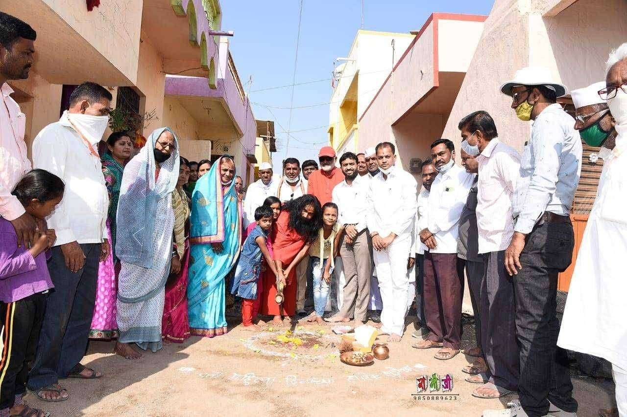 महिला दिनाचे औचित्य साधून चांदवडला वरचे गाव परिसरात भूमिगत गटारींच्या कामाचा शुभारंभ