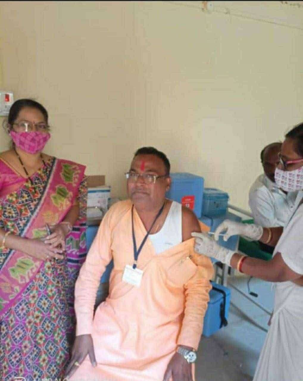 कास्ट्राइब शिक्षक संघटनचे राज्य संघटन सचिव महेश कांबळे यांनी कोरोनावरची प्रतिबंधक घेतली लस