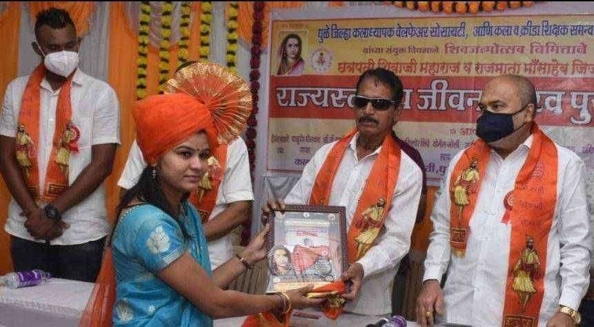 ?️ अमळनेर कट्टा...उपक्रमशिल शिक्षिका श्रीमती प्रेरणा प्रभाकर वडयाळकर  जीवन गौरव 2021 पुरस्काराने सन्मानित