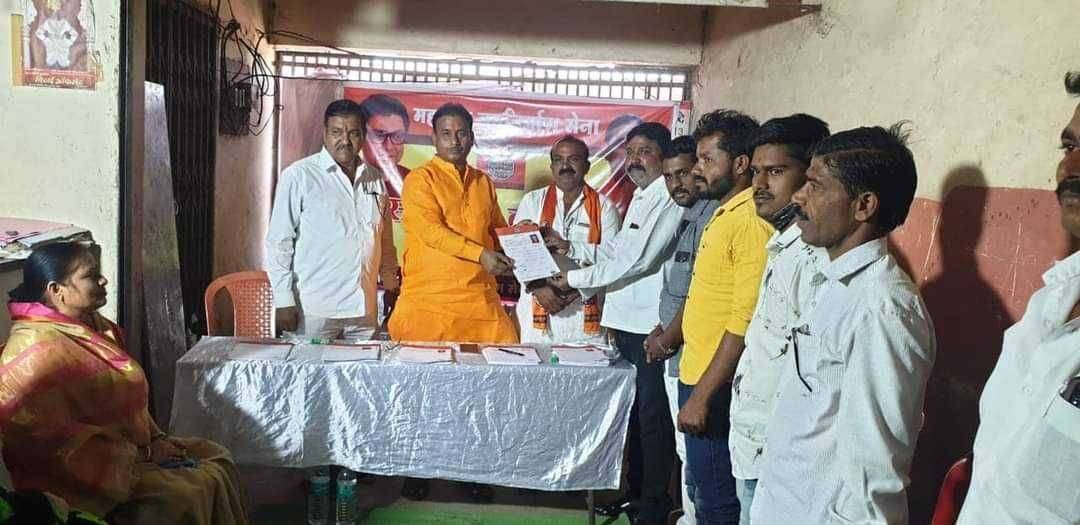 पंढरपूरात घर तिथे मनसेचा कार्यकर्ता असणार  दिलीप धोत्रे मनसे सभासद नोंदणीस सुरुवात