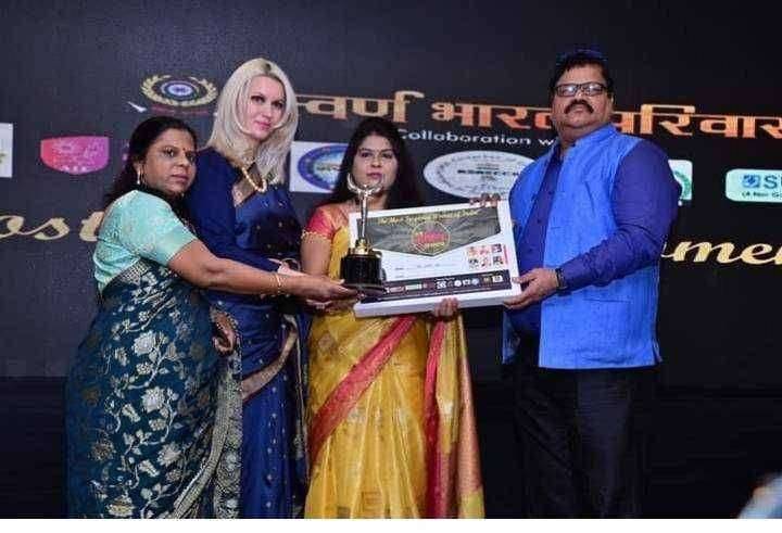 धुळे च्या सौ कविता कोळी या दिल्ली येथे द मोस्ट इंस्पायररिंग वुमेन आँफ इंडिया ने सन्मानित