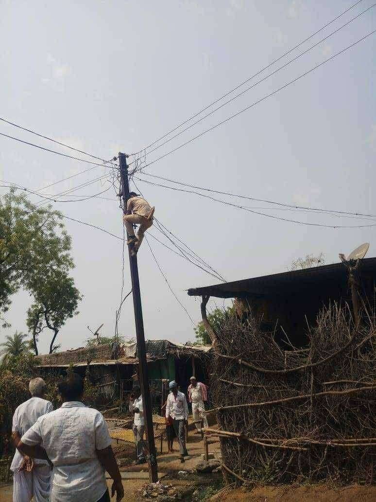 ?️ अमळनेर कट्टा... रामेश्वर खुर्द या गावात थकीत वीज ग्रहांकावर कडकडीत कार्यवाही करण्यात आली.