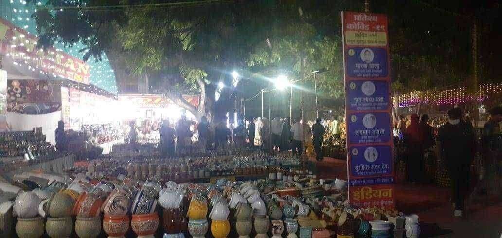 लातुर डॉ बाबासाहेब आंबेडकर पार्क येथे इंडियन हॅन्डिक्रॉप्ट नावाने चालू असलेल्या सेल च्या माध्यमातून कोविड संसर्ग वाढत नाही का ??? विनोद कोल्हे  मराठवाडा उपाध्यक्ष भिम आर्मी यांचा सवाल