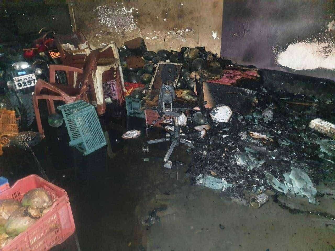 ?️अमळनेर कट्टा...फ्रेंड्स ऑटो कन्सल्टंट दुकानाला आग..!दिड लाखांचे नुकसान..!