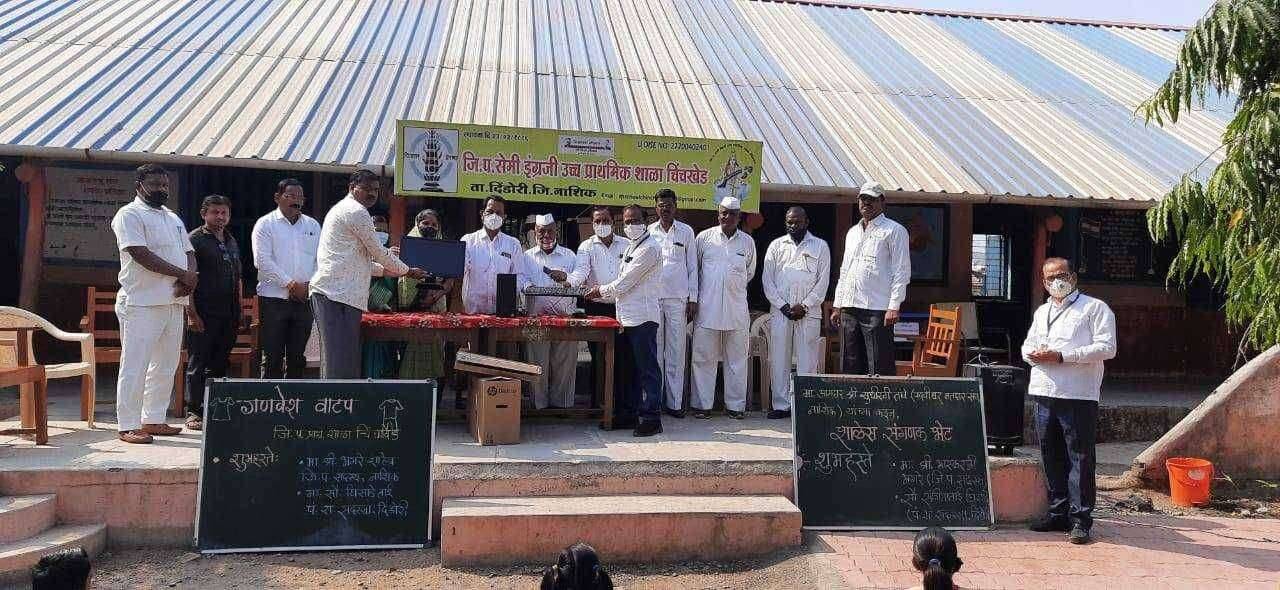 पदवीधर शिक्षक आमदार मा.सुधीरजी तांबे यांनी चिंचखेड शाळेस संगणक दिला भेट