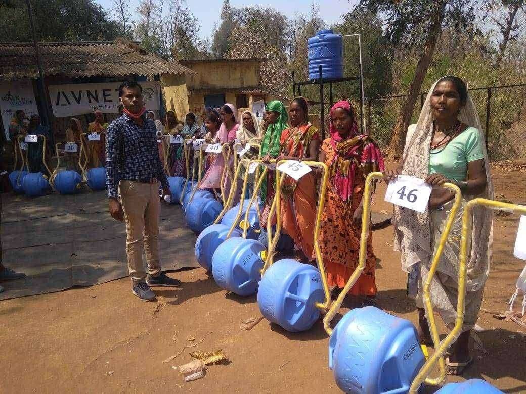डोक्यावरील हंडा जमिनीवर: खुंटविहीर मोहपाडा येथे सेवा सोशल वेल्फेअर फाऊंडेशनचा उपक्रम. विजय कानडे