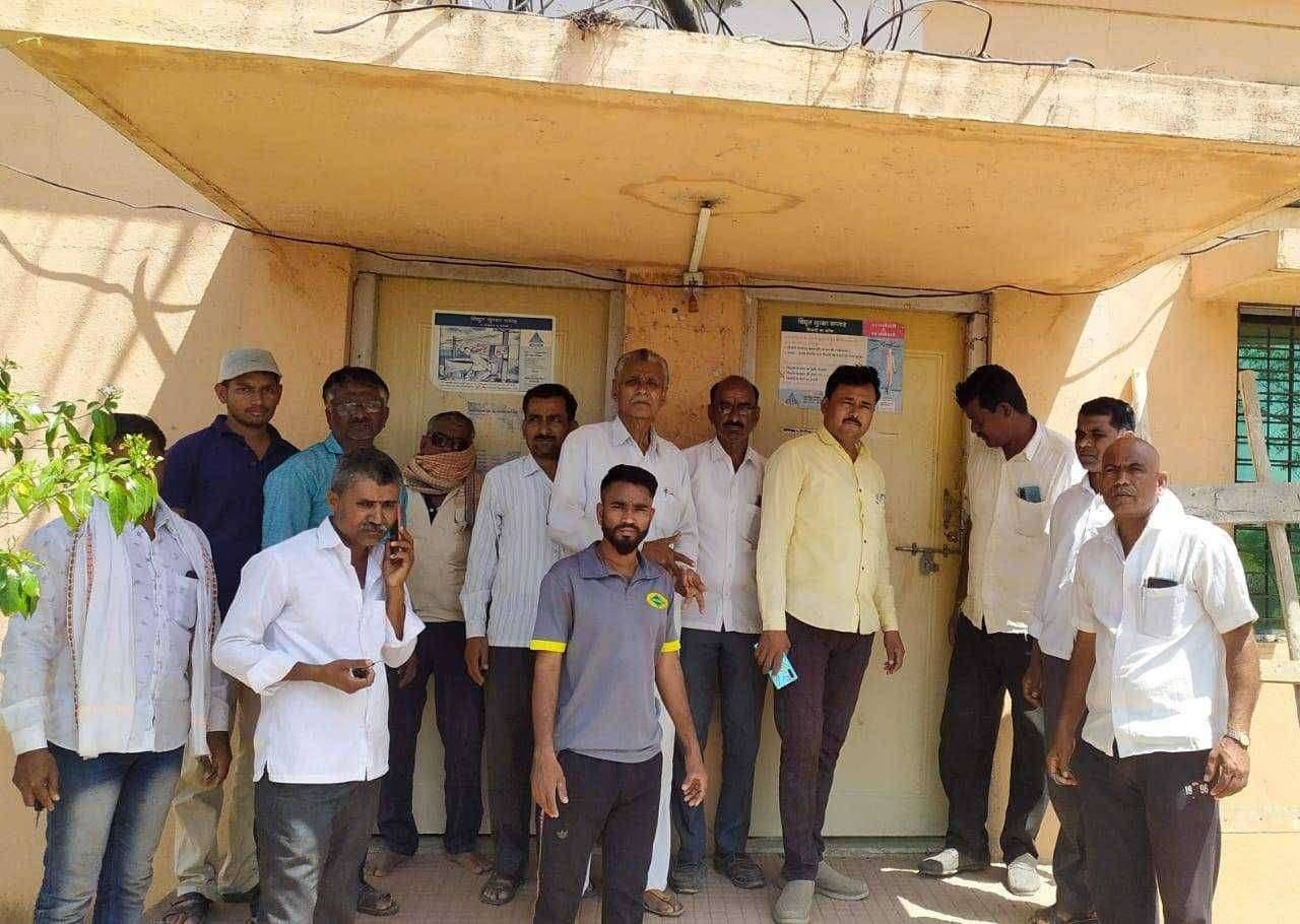 पारोळा,तालुक्यातील बहादरपुर येथील महावितरण महाराष्ट्र राज्य विद्युत् वितरण कं मर्यादित ३३/११उपकेंद्र बहादरपुर कार्यालयाला टाळे...