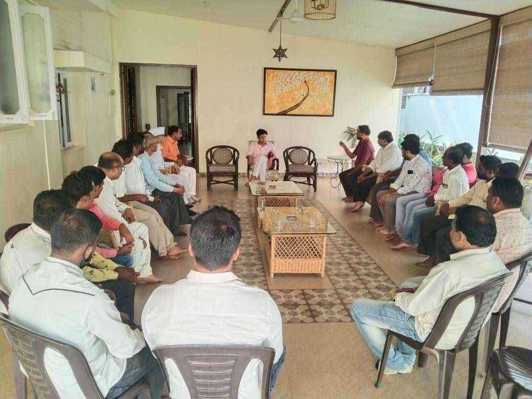 गोकुळ दूध संघाच्या निवडणूकीसाठी भाजपचे जिल्हा संघटनमंत्री नाथाजी पाटील यांना उमेदवारी द्यावी यासाठी भाजपाचे शिष्टमंडळ जिल्हाध्यक्ष राजे समरजितसिंह घाटगे यांना भेटले..