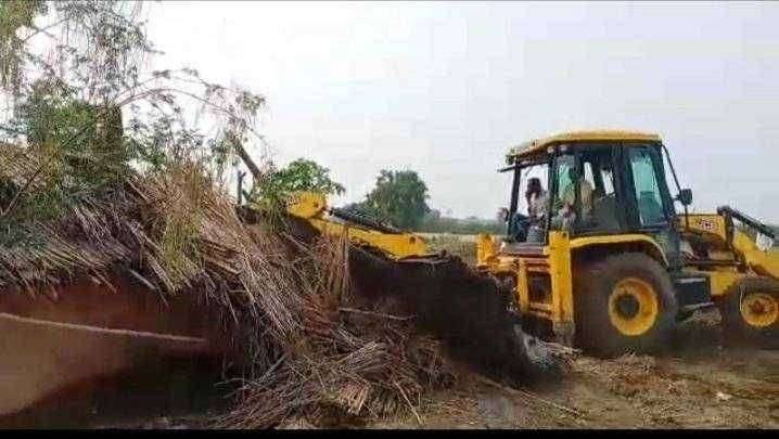 ८२ कुटुंबांना घरकुले ,जमीन देण्याची बिरसा क्रांती दल संघटनेची मागणी. २५० एकर जमिनीवरुन आदिवासींना हुसकावून लावले.