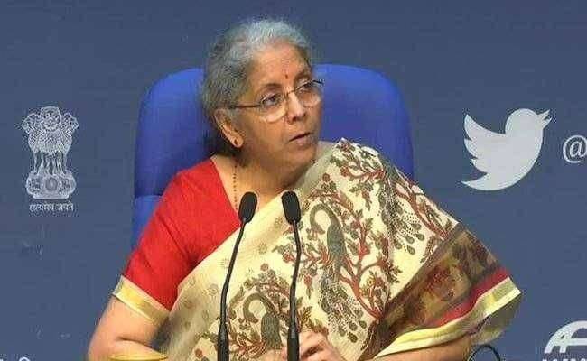 ?Big Breaking.. मोदींच्या कठपुतली बोलकी बाहुली पुन्हा बरळल्या..! बँकांचे खाजगीकरण झाल्यावर कर्मचार्‍यांचे हित संरक्षित होईल..?  इति..निर्मला सीतारमण