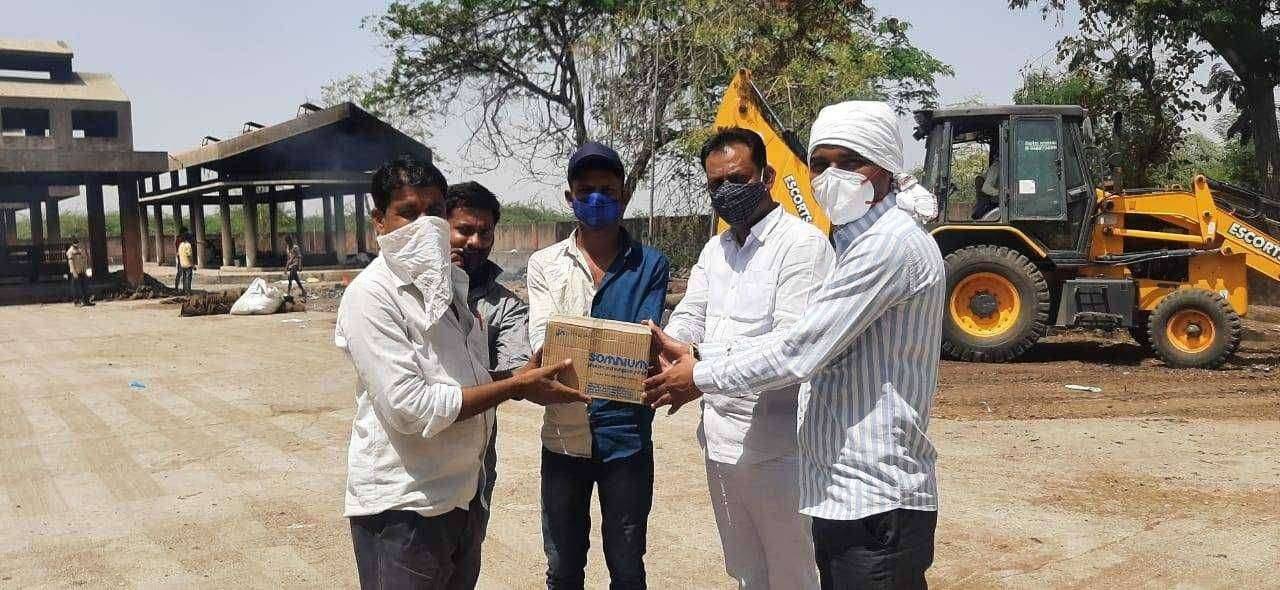 ?️ अमळनेर कट्टा... नगरपरिषदेस वारंवार विनंती करून देखील दुर्लक्ष केल्याने..! अंत्यविधी साठी जागा पुरत नसल्याने सामाजिक कार्यकर्त्यांनी स्व खर्चाने स्मशानभूमीची केली स्वच्छता...!!